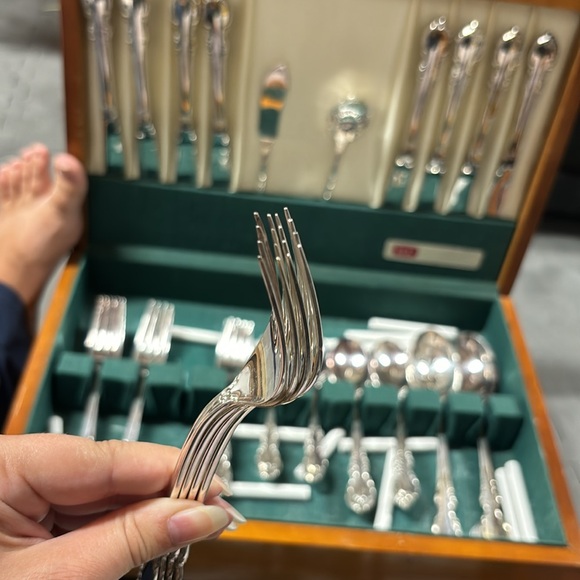 1847 Rogers Bros. Reflection 60pc silver plate flatware set - Picture 5 of 17